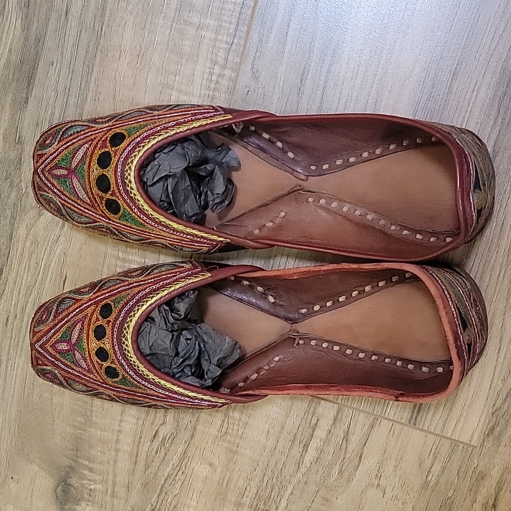 Punjabi jutti flats from India dark red embroidered leather pointy mule - US 8.5 - Picture 6 of 6
